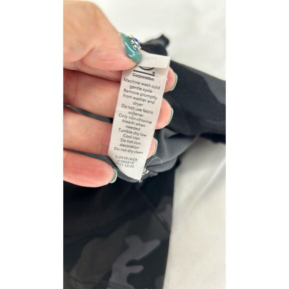 Athleta Girl Camo Print 3" Running Shorts Size L Multicolor - Picture 6 of 6